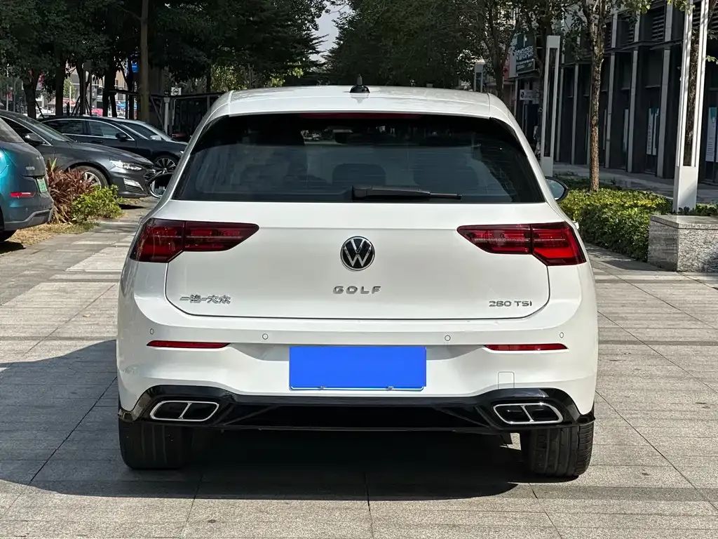 Volkswagen Golf 2023 из CN, фото 5
