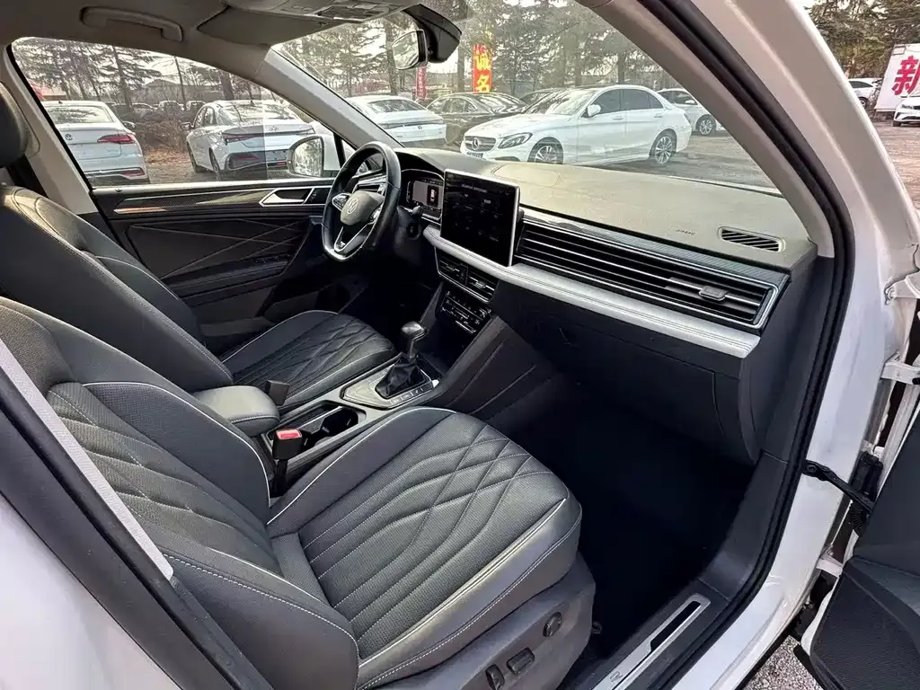 Volkswagen Tiguan L 2022 из CN, фото 4