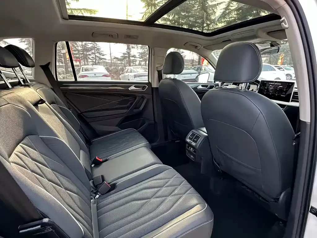 Volkswagen Tiguan L 2022 из CN, фото 3