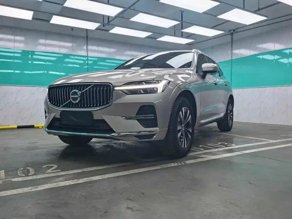 Volvo XC60 — фото 1