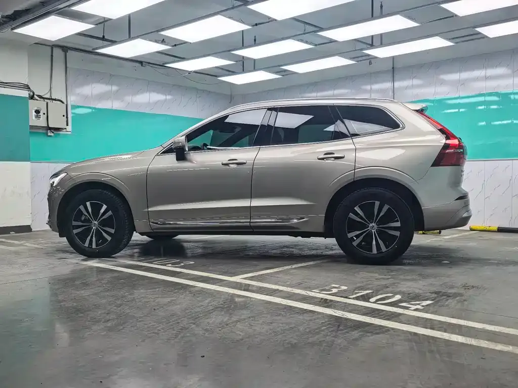 Volvo XC60 — фото 8