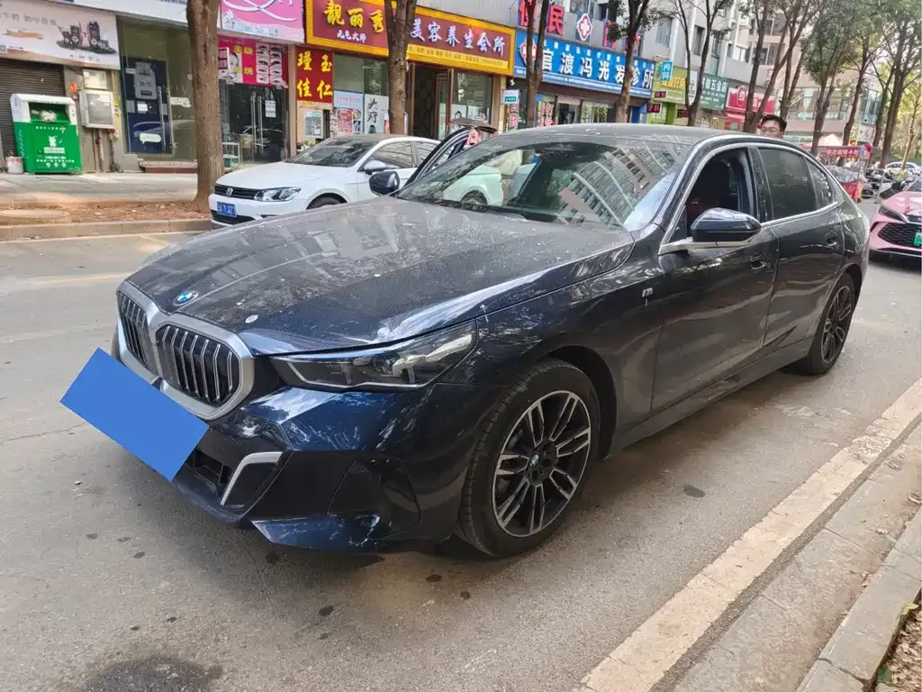 BMW 5 Series 2024 из CN, фото 1