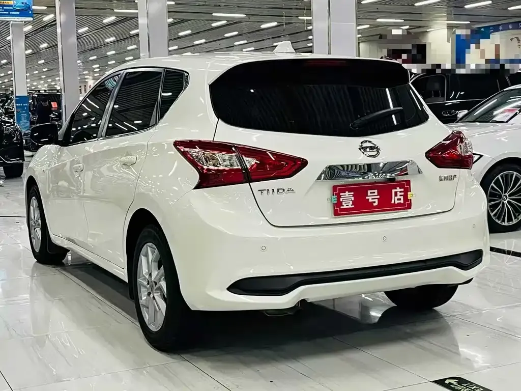 Nissan Tiida 2023 из CN, фото 2