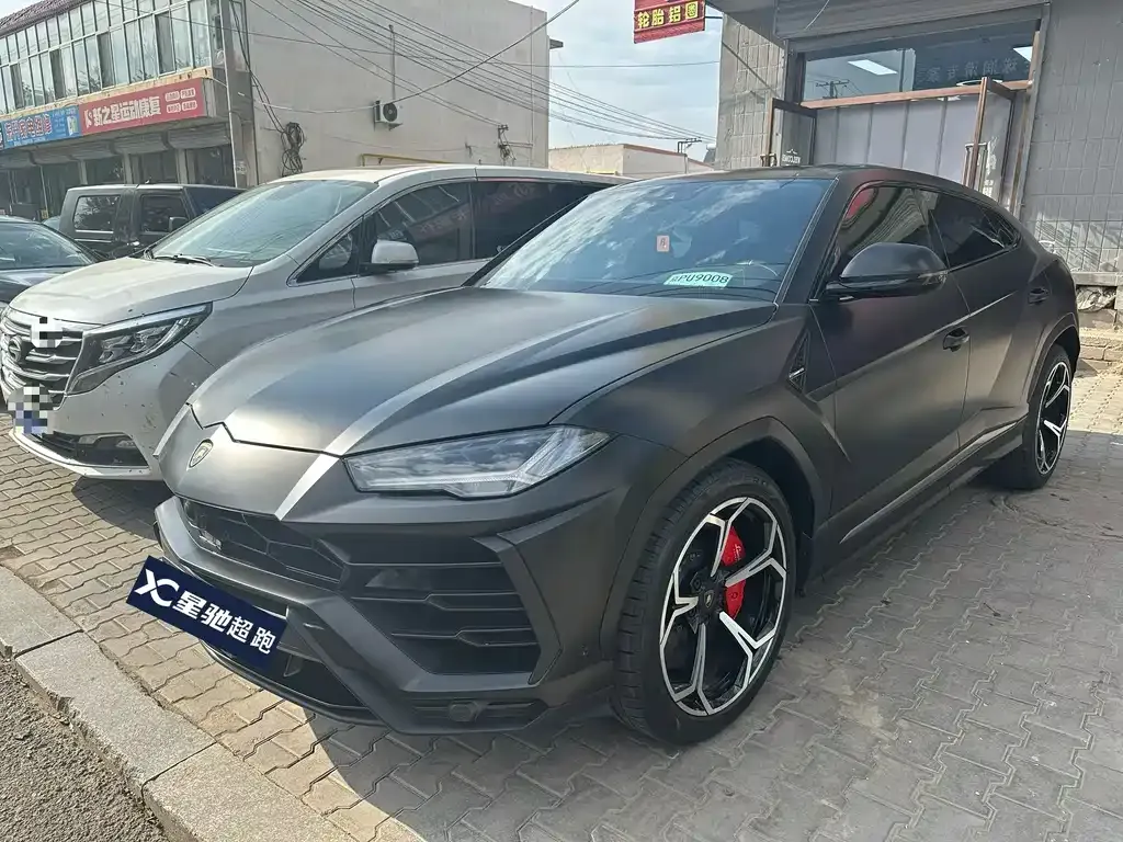 Lamborghini Urus — фото 1