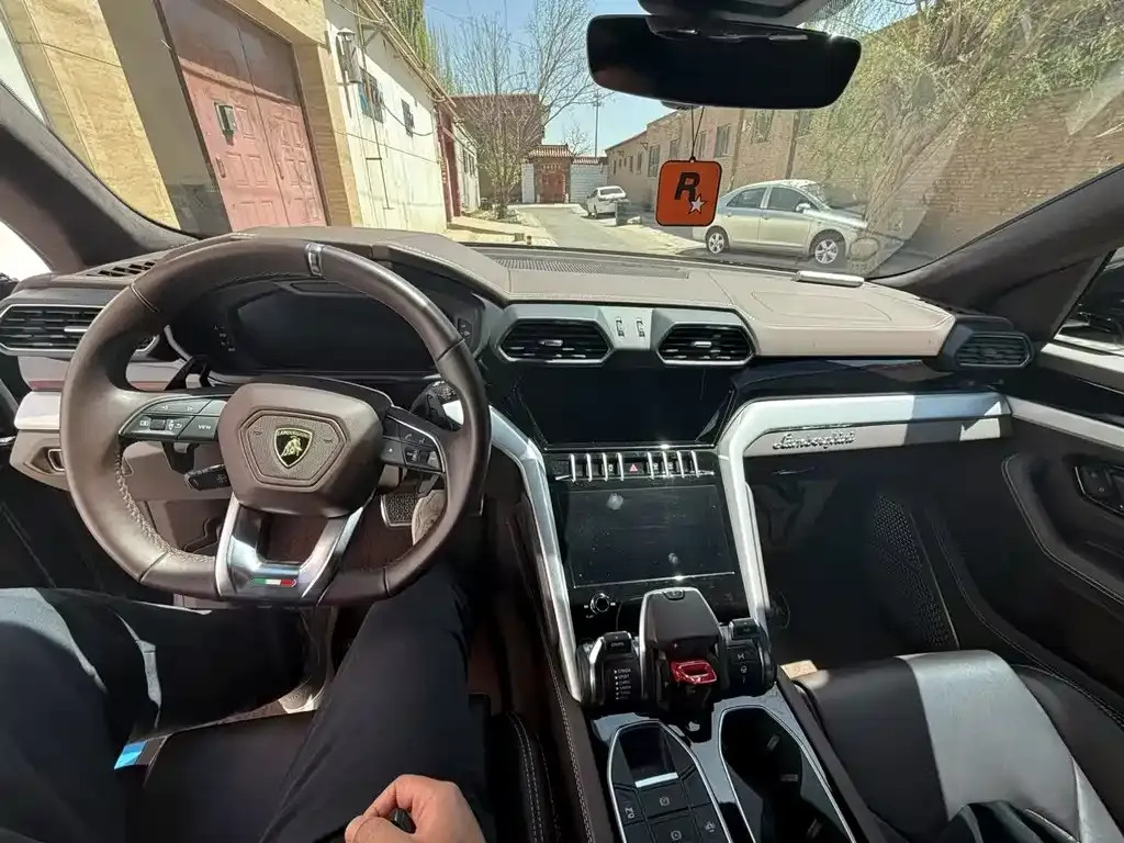 Lamborghini Urus — фото 7