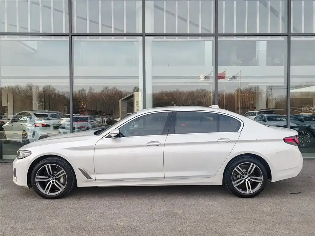 BMW 5 Series — фото 10