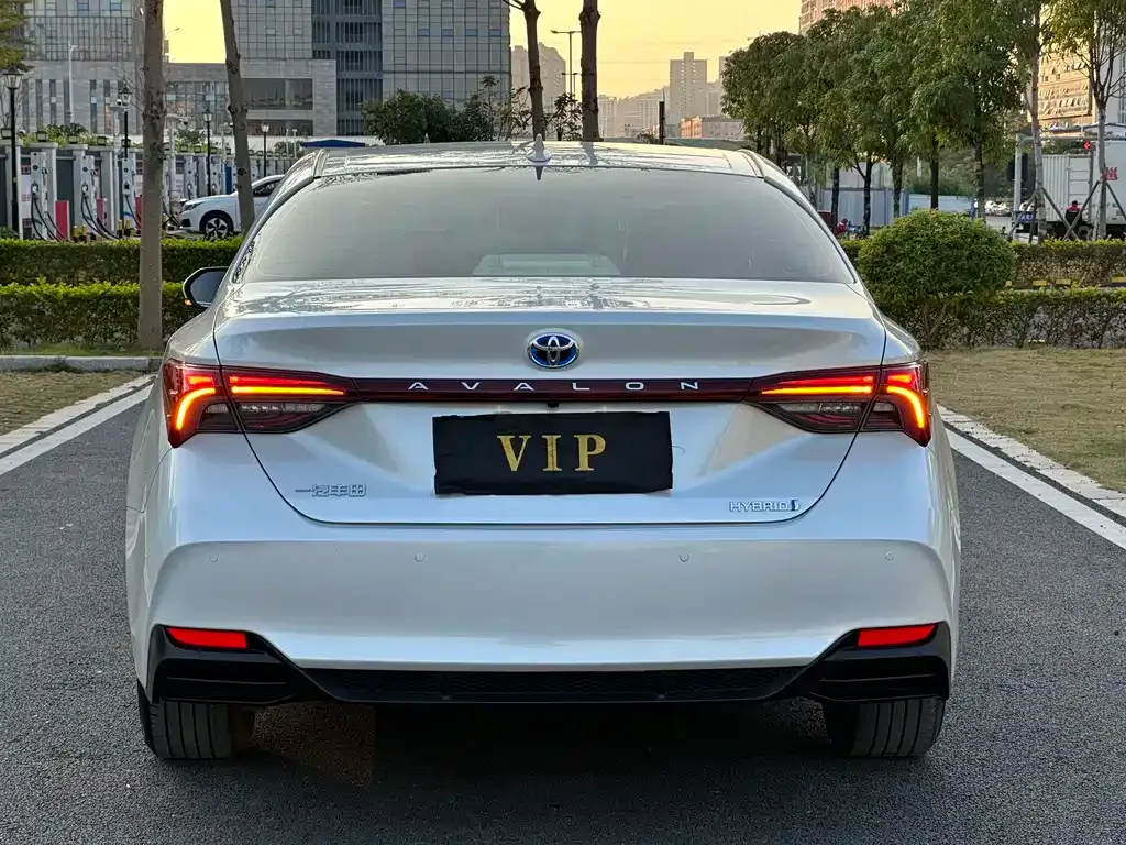 Toyota Avalon 2023 из CN, фото 4
