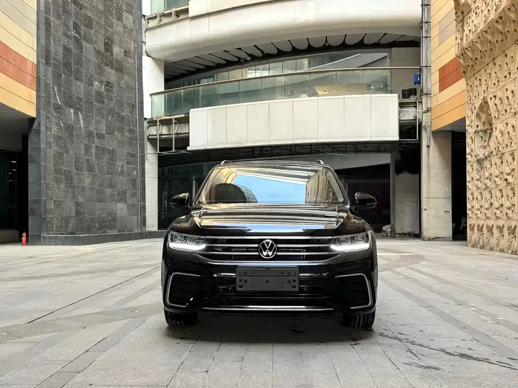 Volkswagen Tiguan L 2023 из CN, фото 2