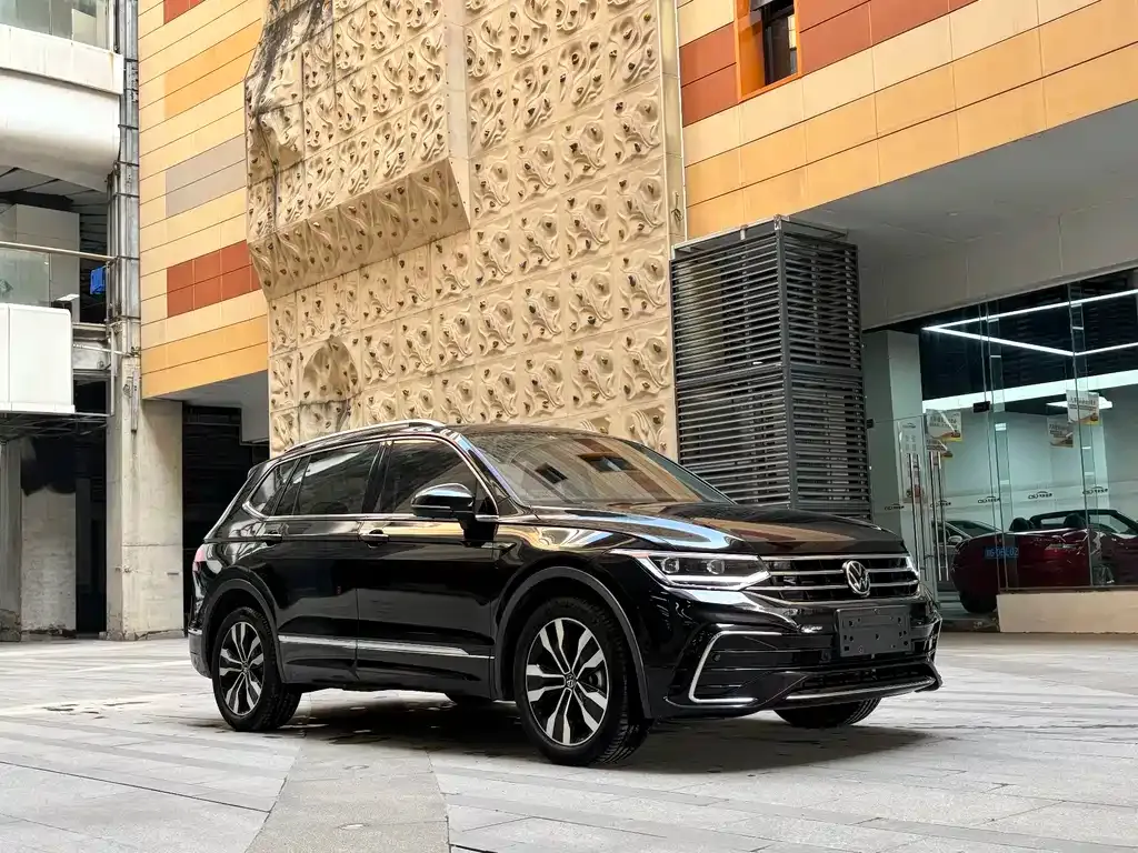 Volkswagen Tiguan L 2023 из CN, фото 3