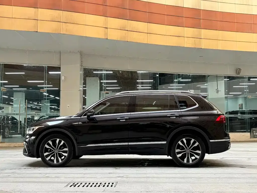 Volkswagen Tiguan L 2023 из CN, фото 7