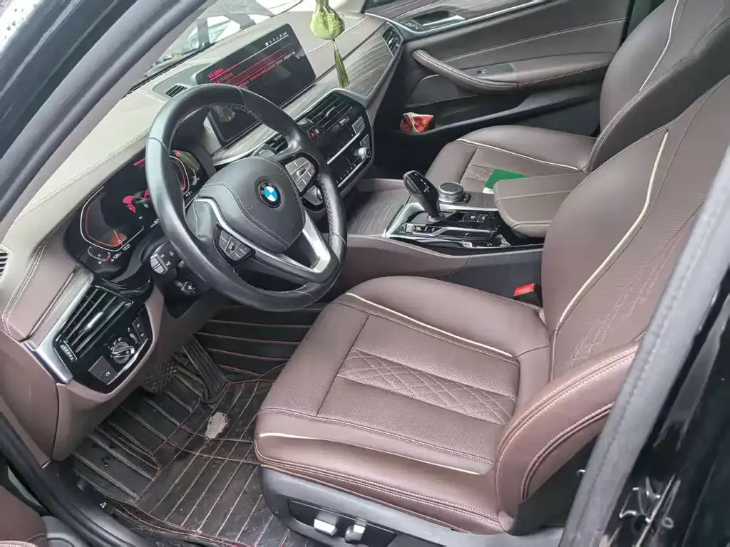 BMW 5 Series 2021 из CN, фото 2