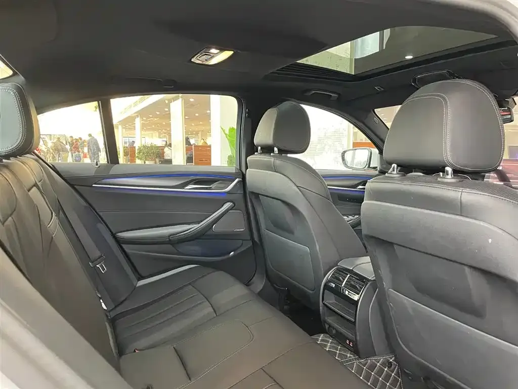 BMW 5 Series (Import) 2023 из CN, фото 5