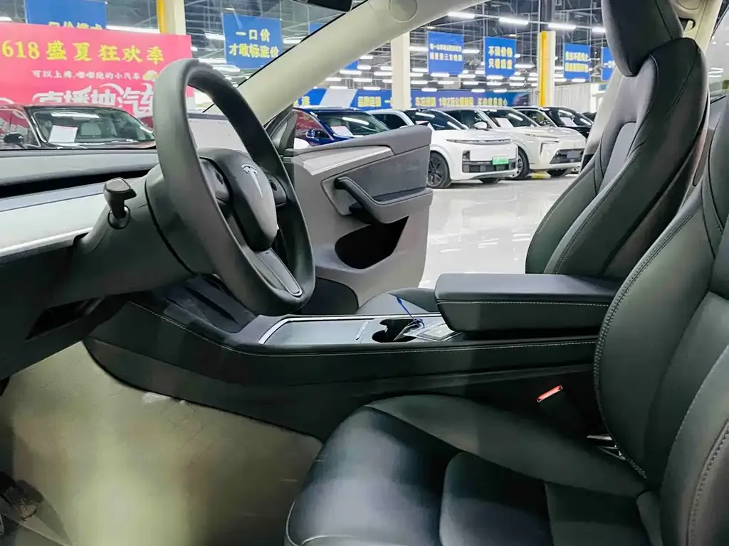 Tesla Model Y — фото 6