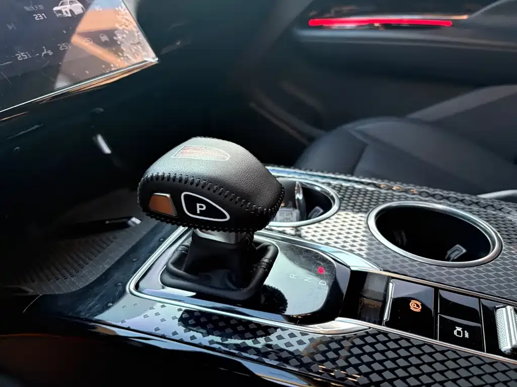 Hongqi HS3 PHEV 2025 из CN, фото 2