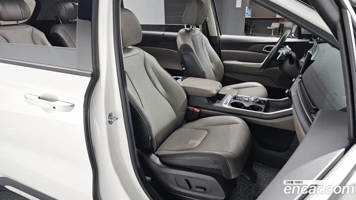 Kia Carnival — фото 10