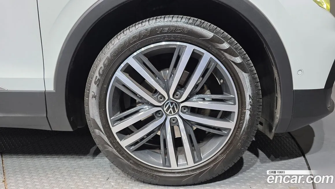Volkswagen Tiguan — фото 8