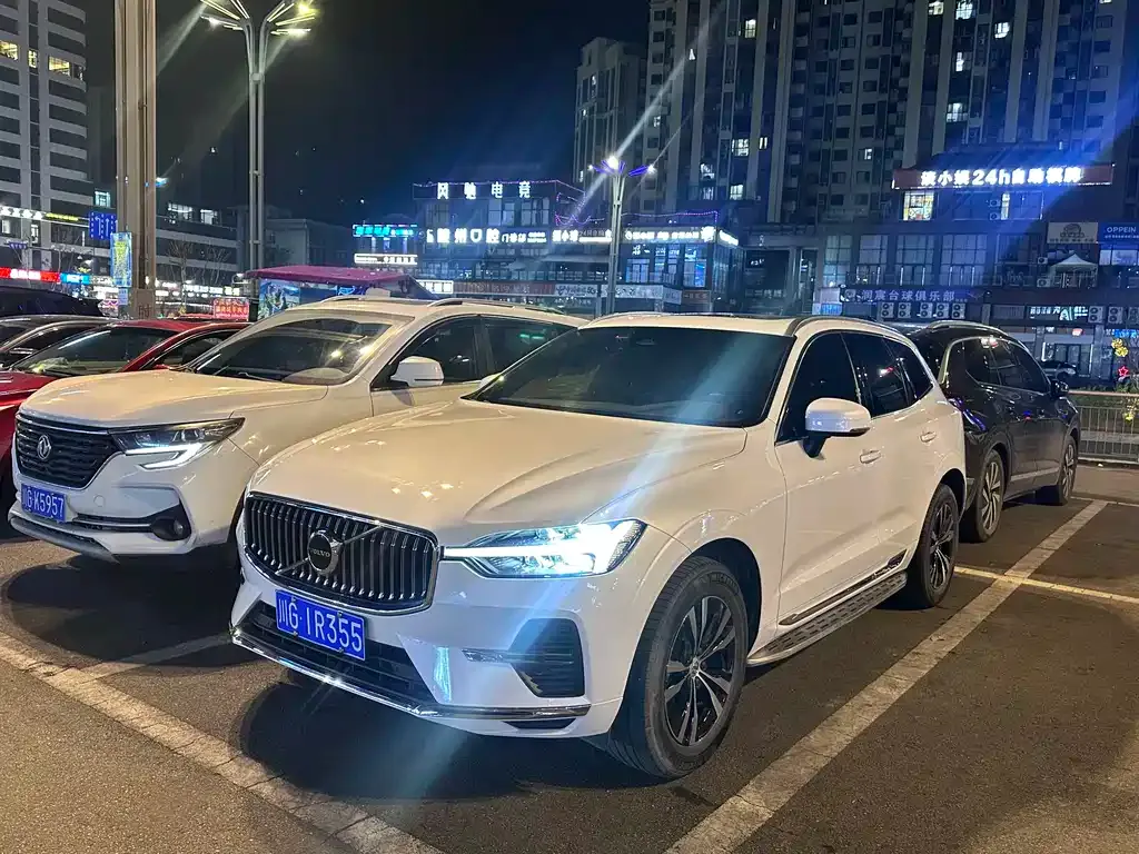 Volvo XC60 — фото 1