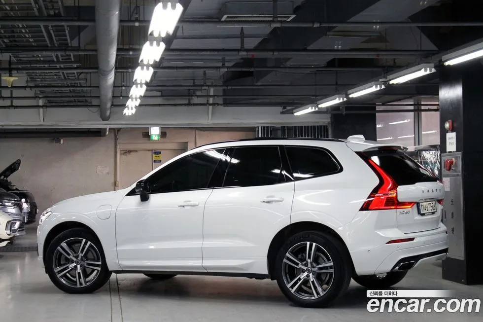 Volvo XC60 — фото 6