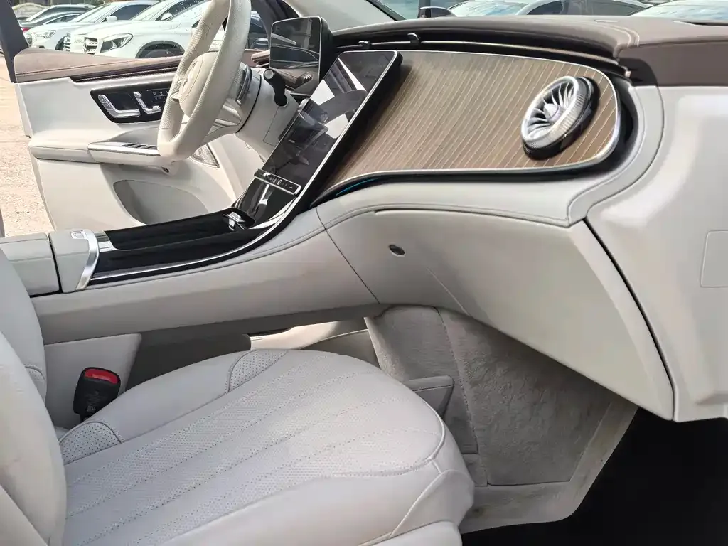 Mercedes-Benz EQE SUV 2023 из CN, фото 7
