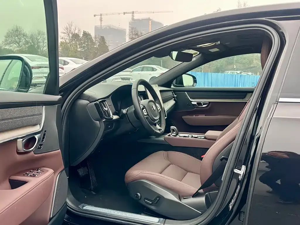 Volvo S90 2025 из CN, фото 2