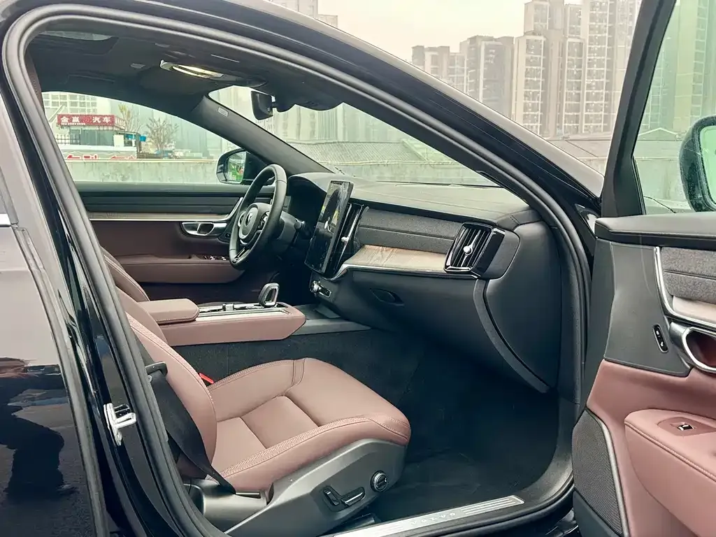 Volvo S90 2025 из CN, фото 3