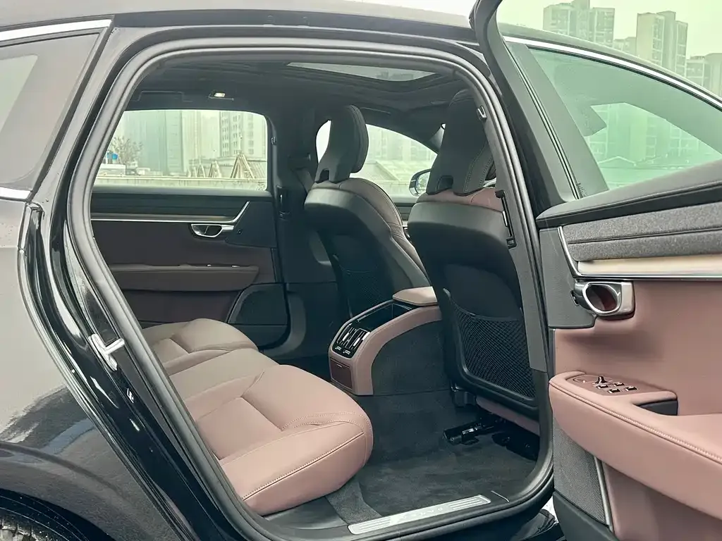 Volvo S90 2025 из CN, фото 10