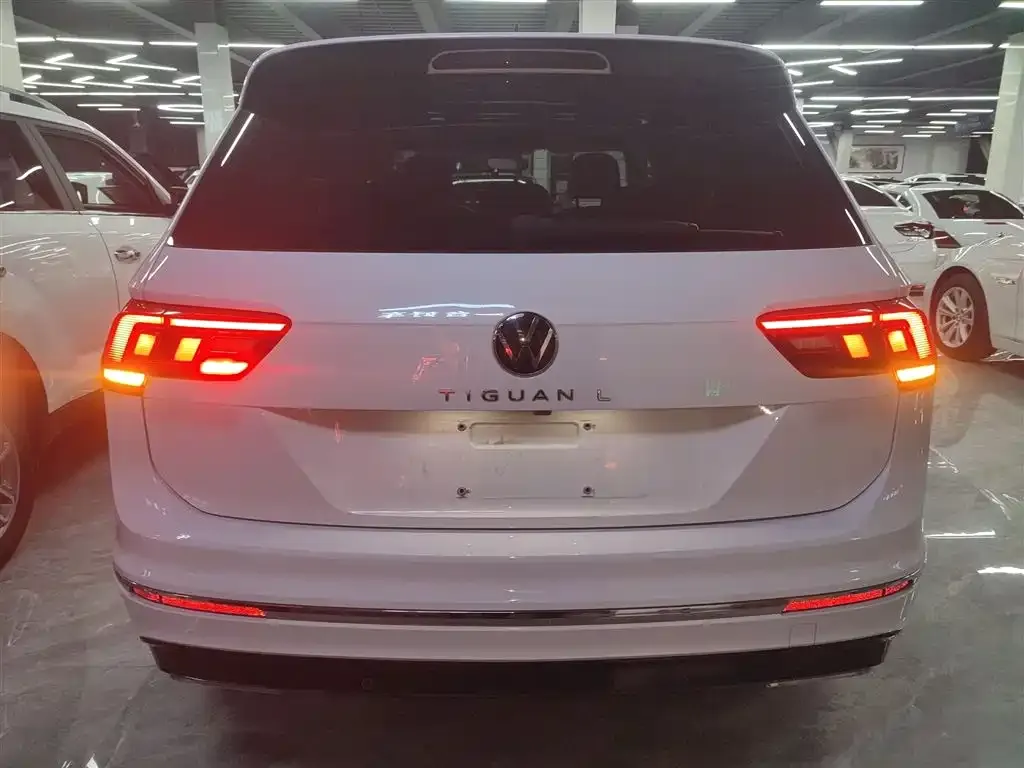 Volkswagen Tiguan L — фото 6