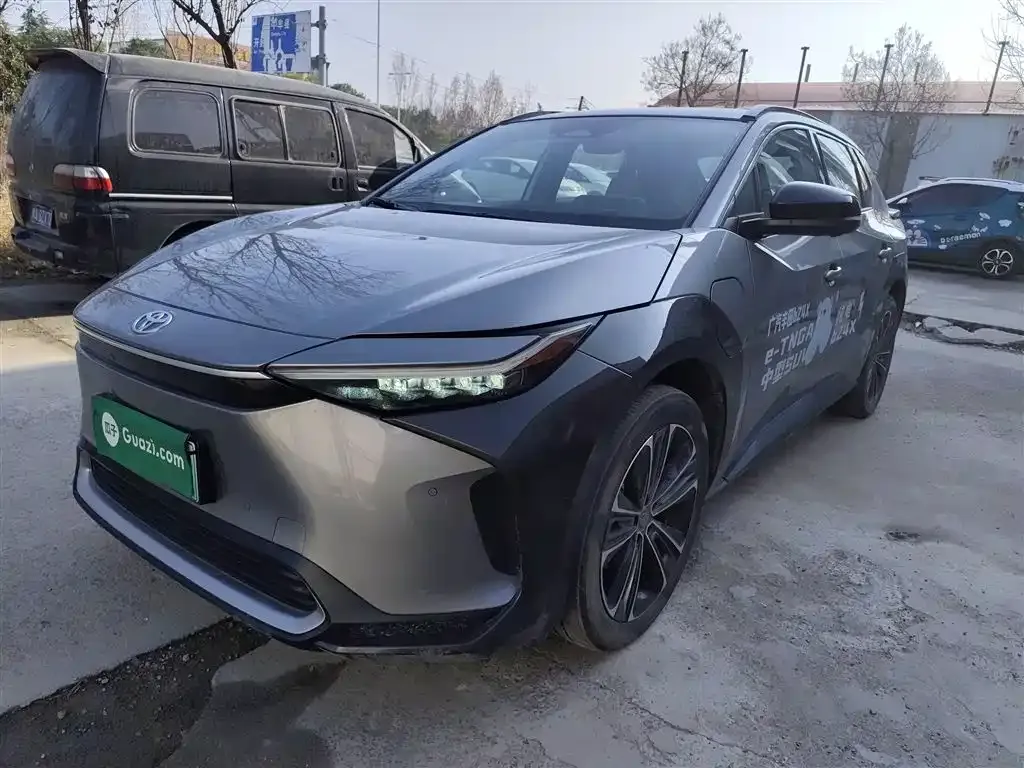 Toyota bZ4X 2022 из CN, фото 1