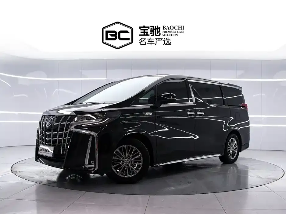 Toyota Alphard — фото 1