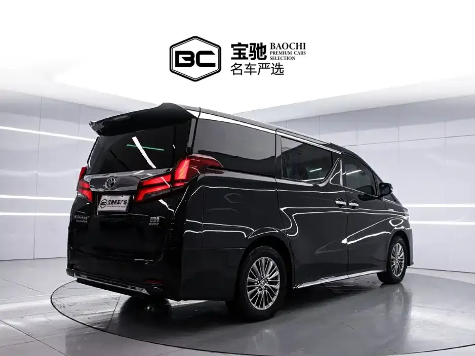 Toyota Alphard — фото 3