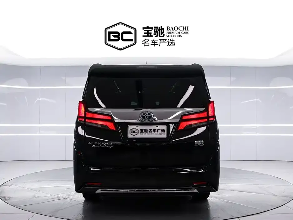 Toyota Alphard — фото 4