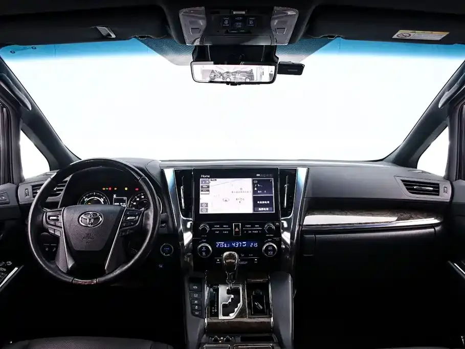 Toyota Alphard — фото 7