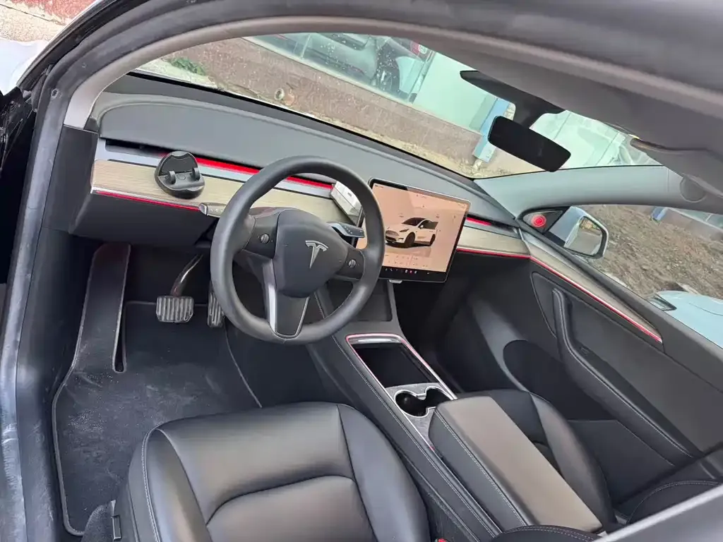 Tesla Model Y — фото 3