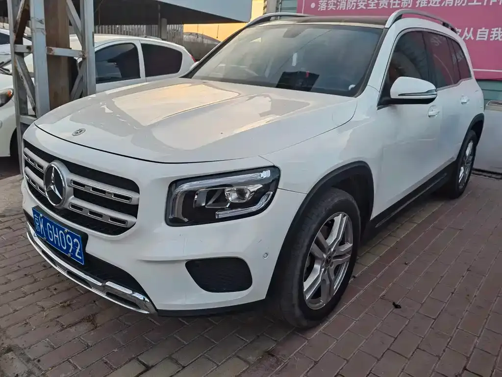 Mercedes-Benz GLB — фото 1