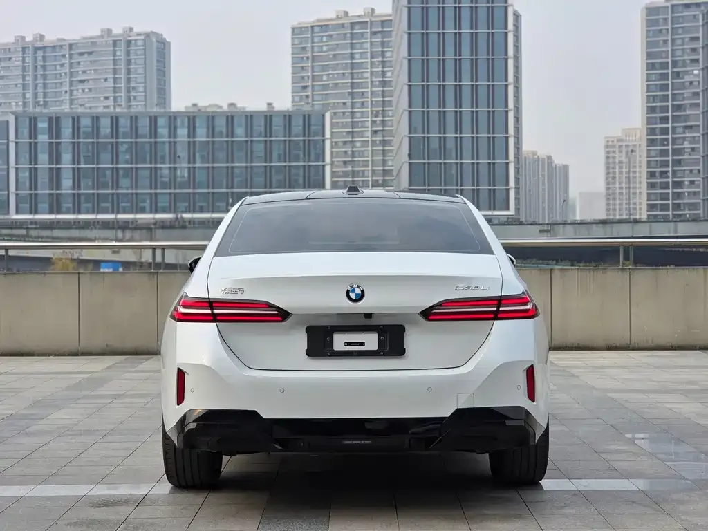 BMW 5 Series — фото 2
