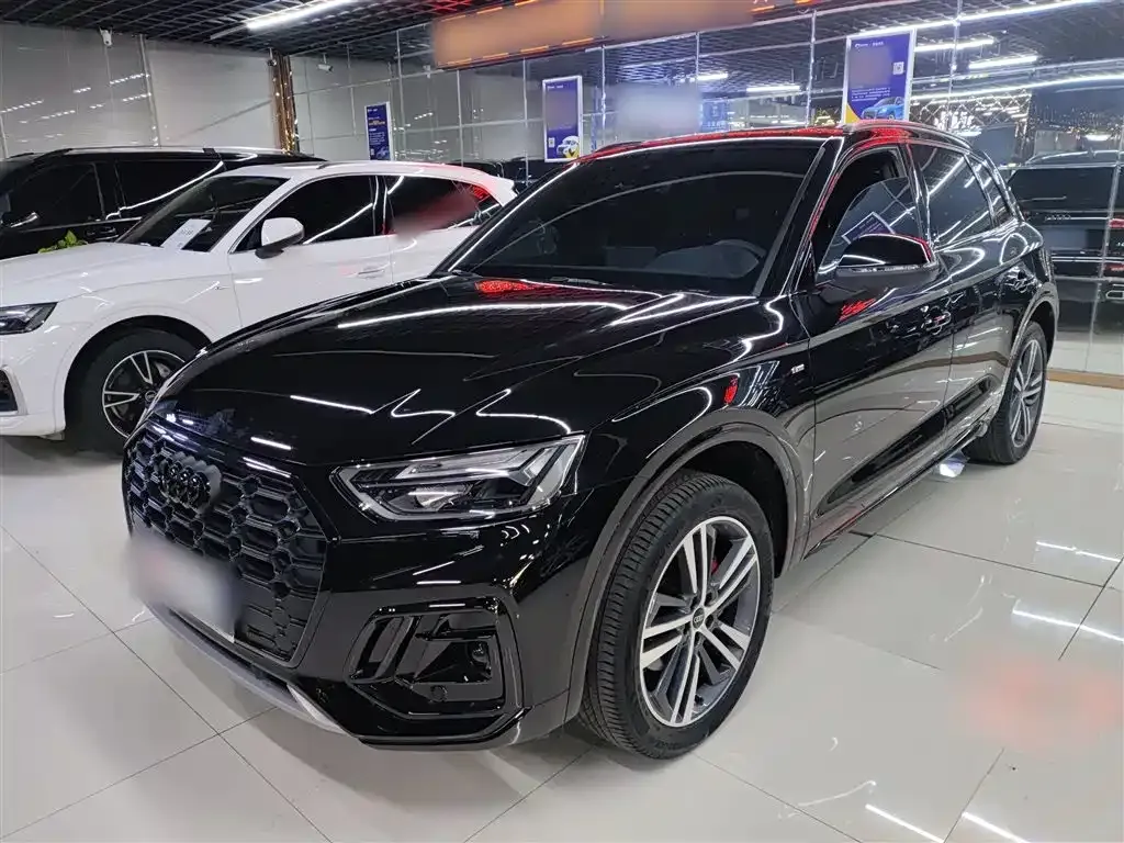 Audi Q5L — фото 1