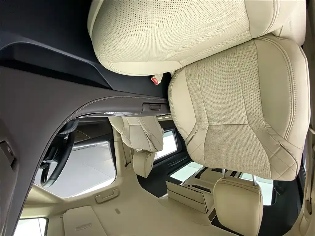 Toyota Vellfire 2023 из CN, фото 7