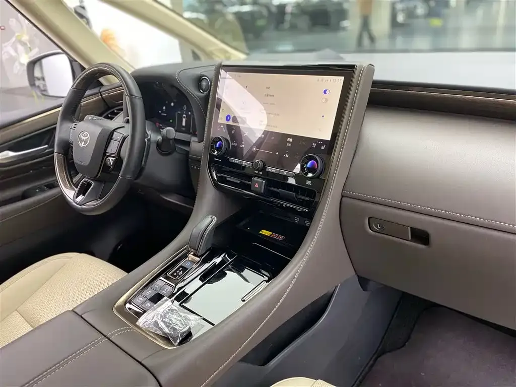 Toyota Vellfire 2023 из CN, фото 3