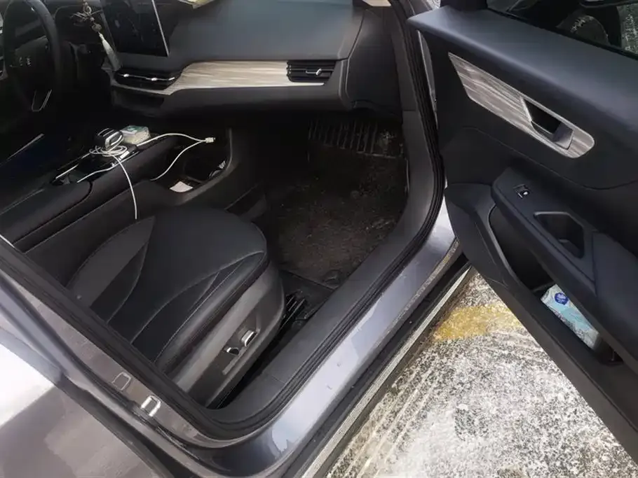 Hongqi E-QM5 2025 из CN, фото 3
