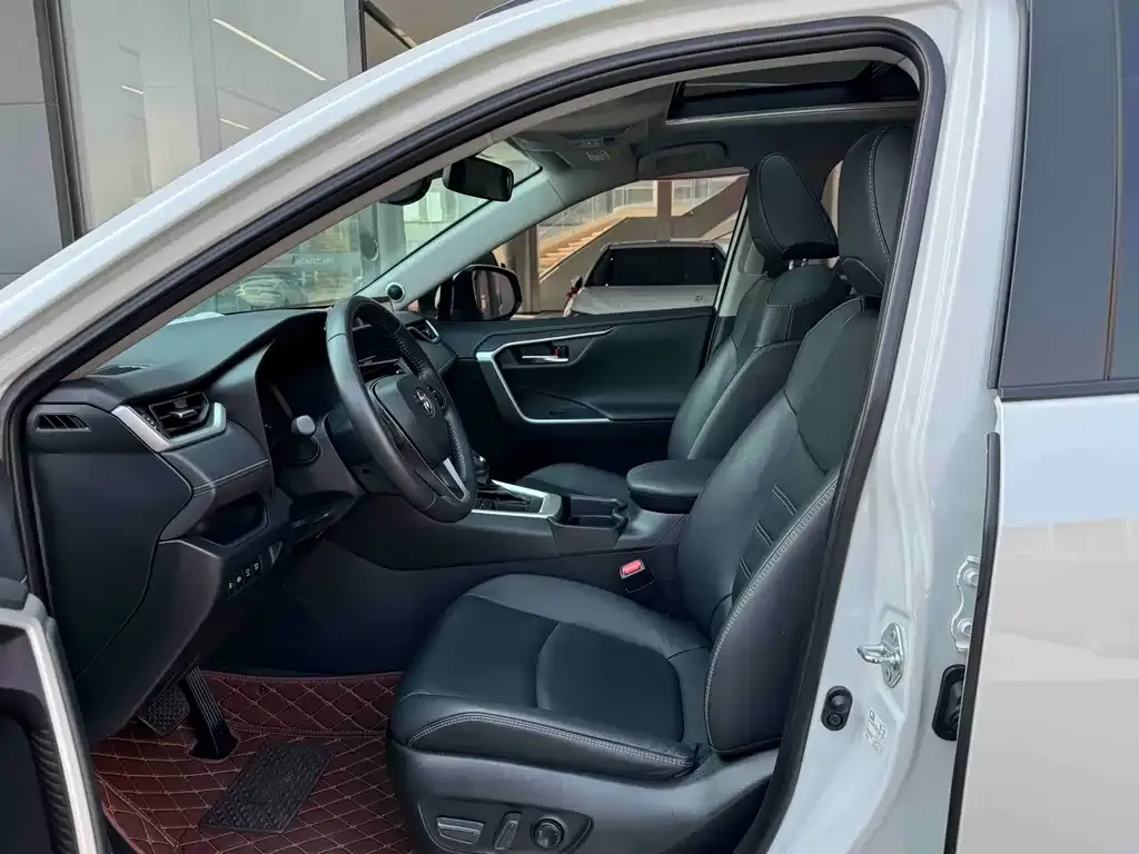 Toyota RAV4 2024 из CN, фото 4