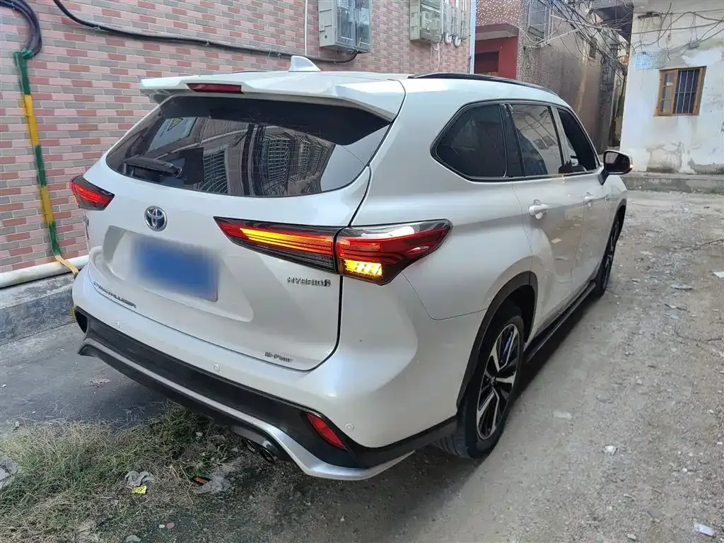 Toyota Crown Kluger 2022 из CN, фото 10