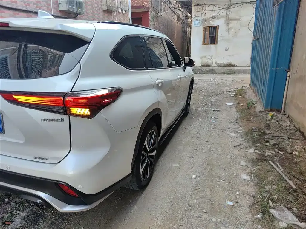 Toyota Crown Kluger 2022 из CN, фото 2