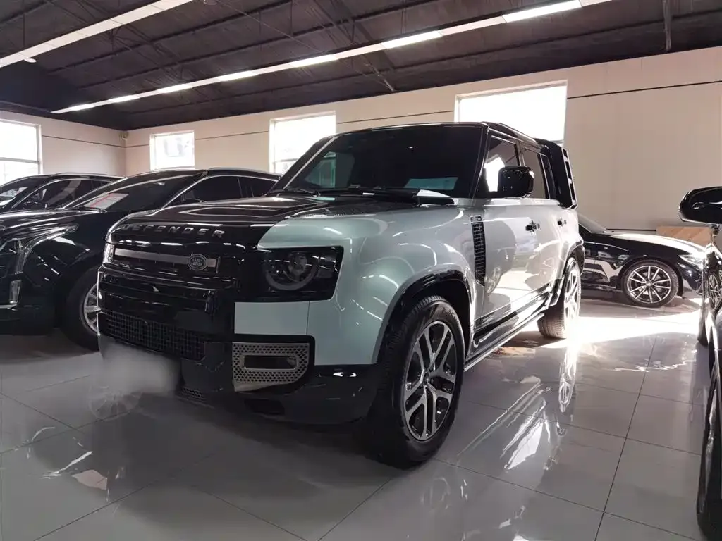 Land Rover Defender — фото 1