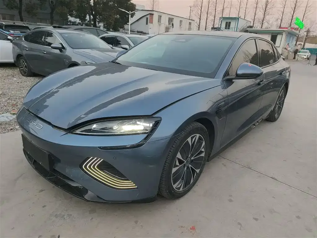 BYD Seal — фото 1