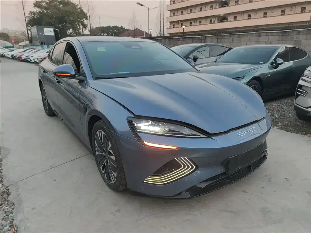 BYD Seal — фото 8