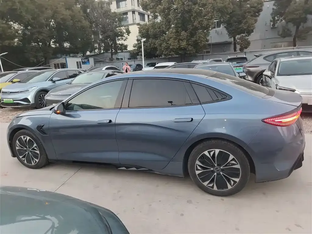 BYD Seal — фото 10
