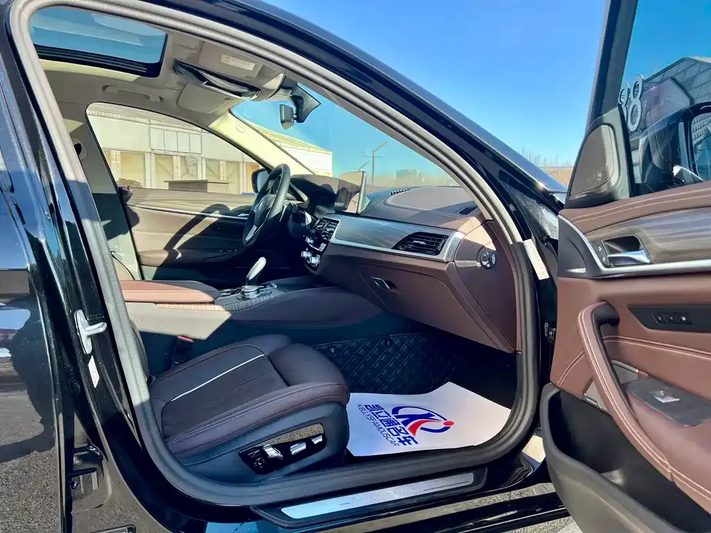 BMW 5 Series 2023 из CN, фото 5
