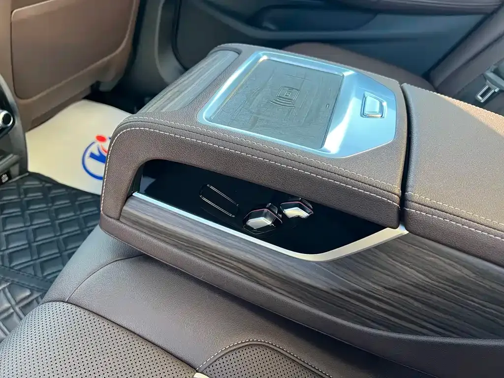 BMW 5 Series 2023 из CN, фото 8