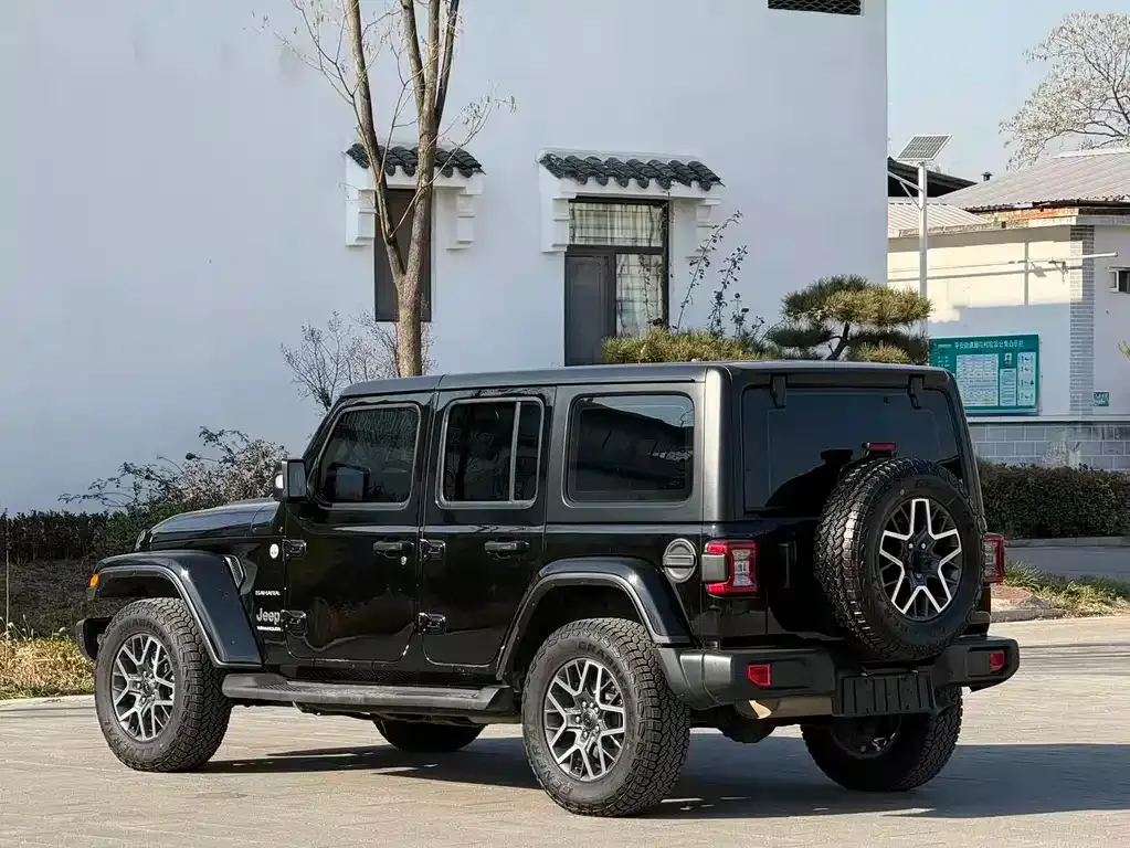 Jeep Wrangler — фото 8