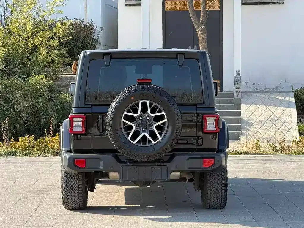 Jeep Wrangler — фото 10